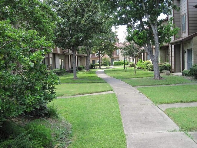 Building Photo - 12300 Brookglade Cir
