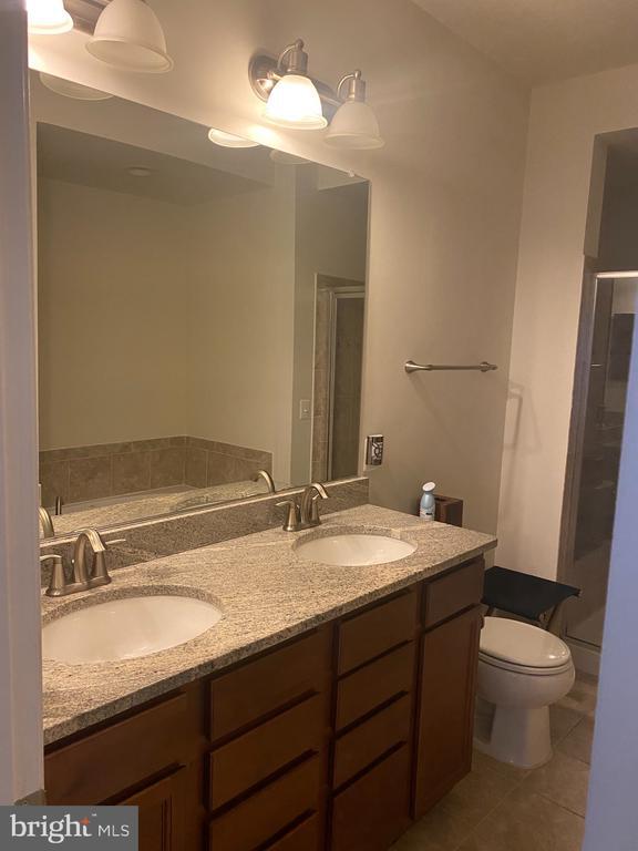 Building Photo - 7225 Barrberry Ln