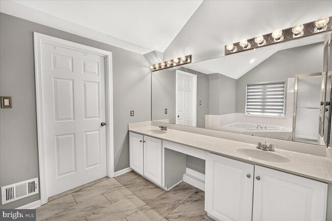 Building Photo - 6455 Saddlebrook Ln