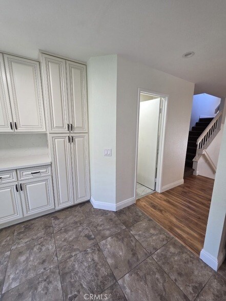 Building Photo - 9 Rock Cliff Pl