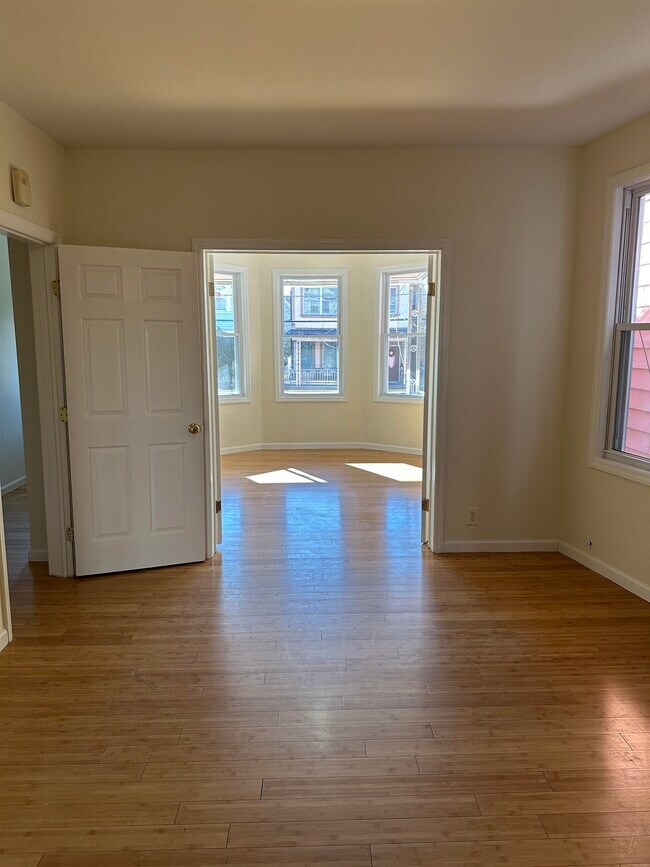 Building Photo - 125 W 28th St