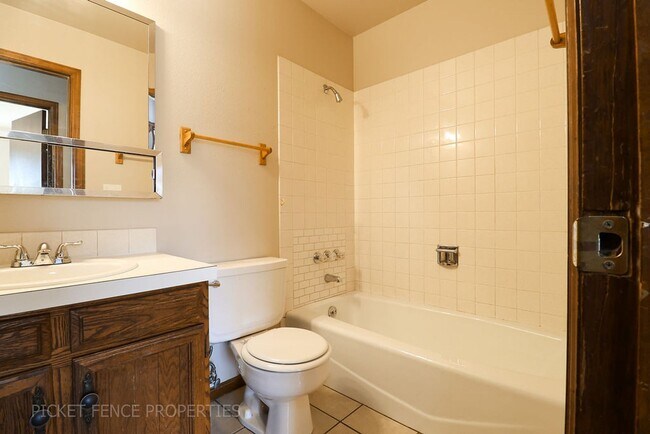 Building Photo - Beautiful 2 Story Home in Loveland