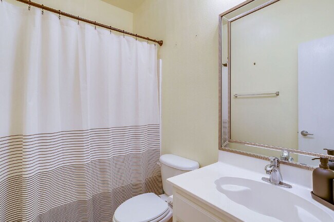 Building Photo - Fully Furnished 3 bed, 2 bath in White Settlement!