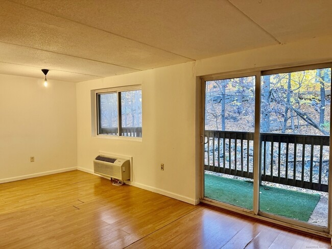 Building Photo - 126 Triangle St