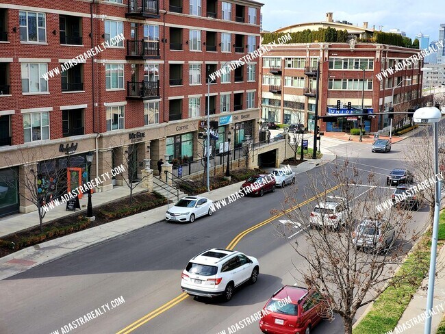 Building Photo - 3001 Gillham Rd