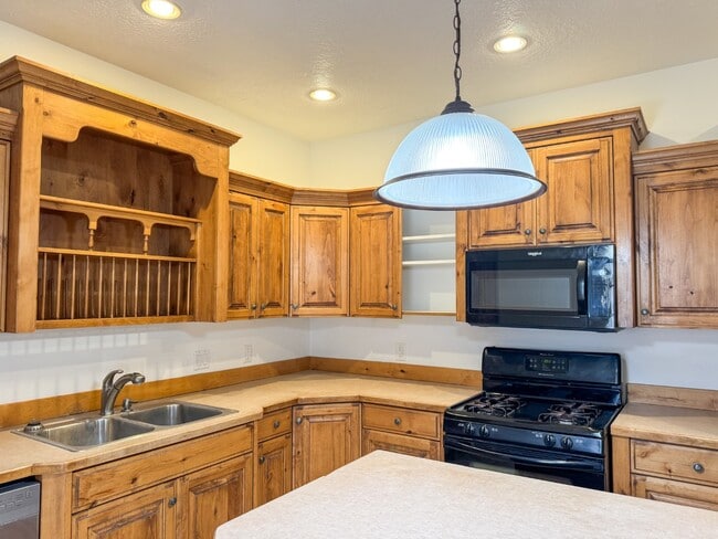 Building Photo - 1040 N 130 W