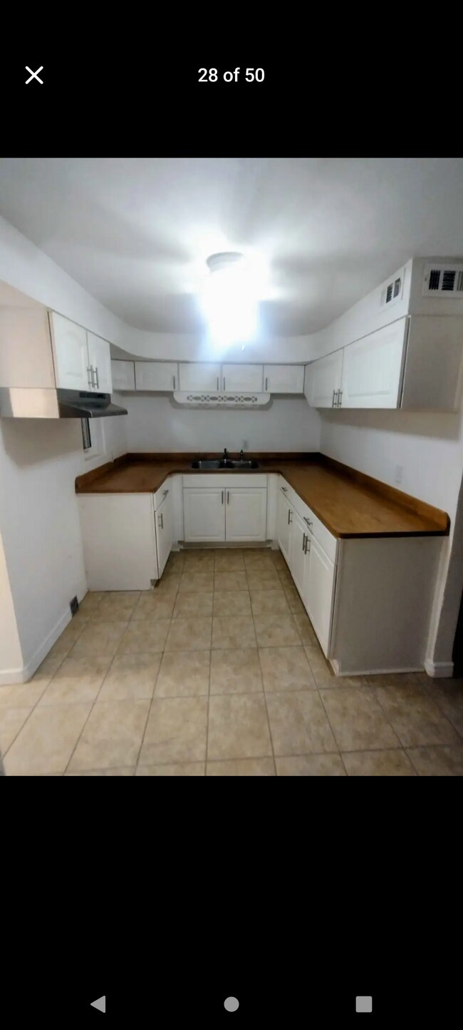 Building Photo - 635 N Nova Rd