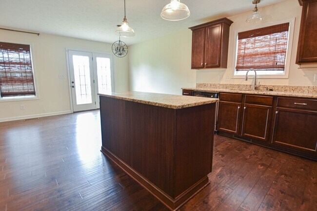 Building Photo - 3561 Aurora Dr