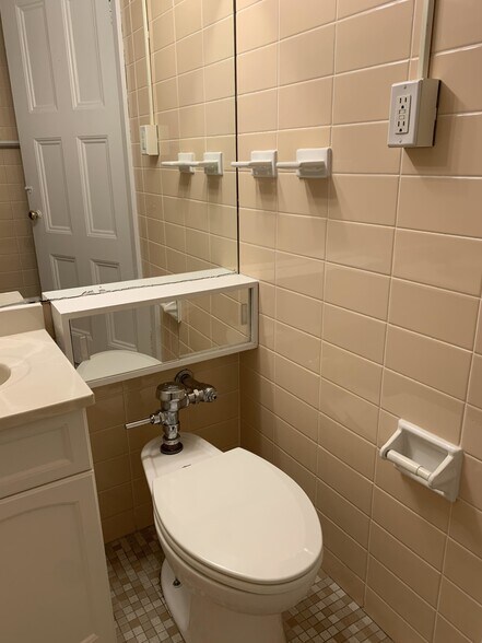 Building Photo - 62 Boylston St