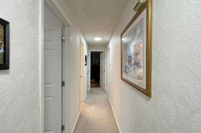 Building Photo - Fully Furnished Home