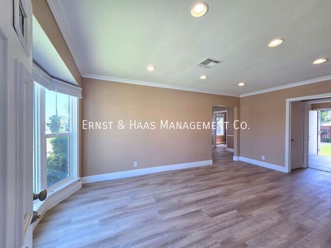 Building Photo - 705 N Hillford Ave