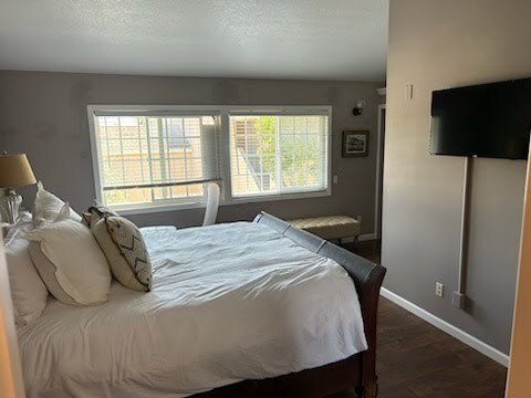 Building Photo - 215 Knox St