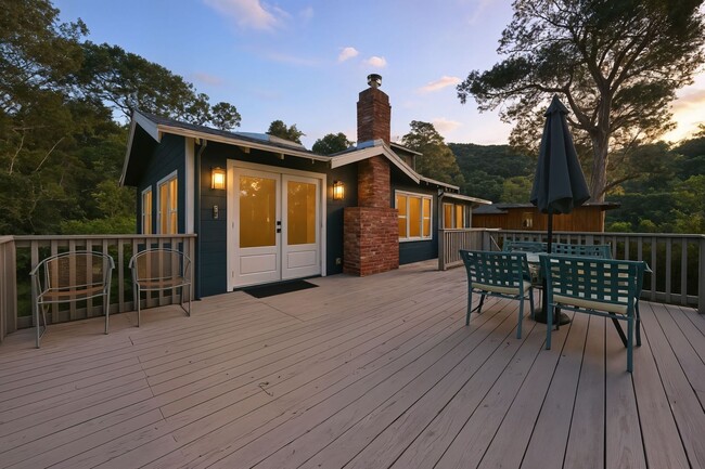 Building Photo - 3 Bed/2.5 Bath Multilevel Home with Amazing Views!