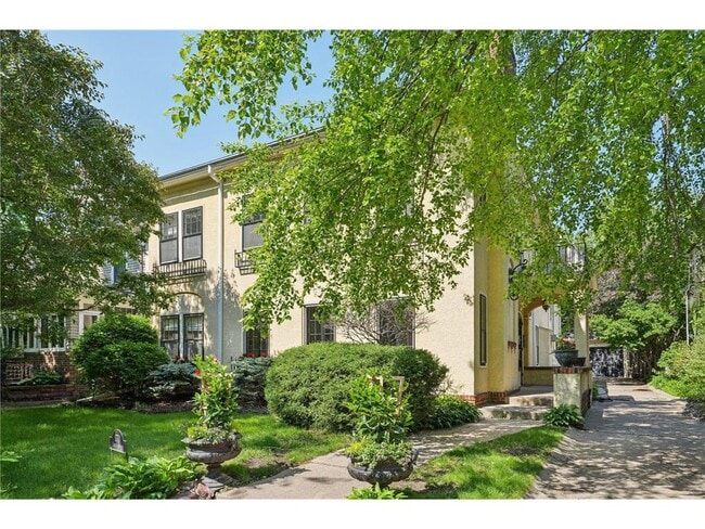 Building Photo - 1770 James Ave S