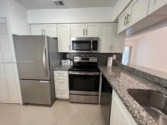 Building Photo - 9403 SW 138th Pl
