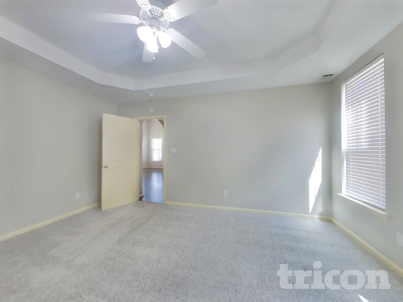 Building Photo - 1422 Collins Dr