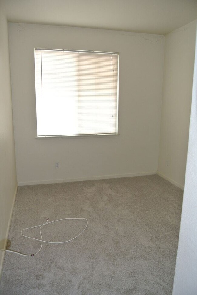 Building Photo - ** COMING SOON!!! ** Updated 4 Bedroom, 2 1/2 Bathroom House in Pittsburg Gated Community