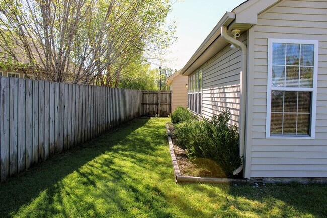 Building Photo - 3BR Home with Fenced Yard & Community Pool...