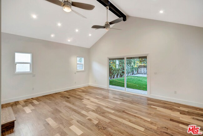 Building Photo - 12512 Hatteras St