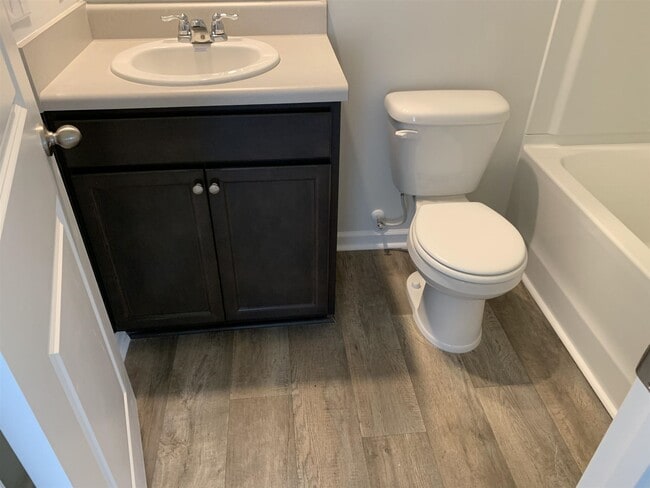 Building Photo - 235 Spencer Cir