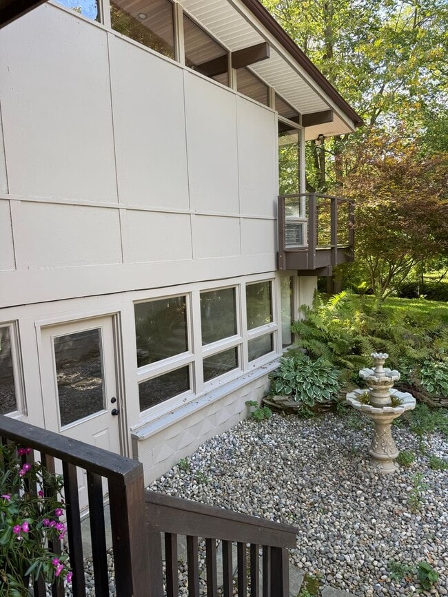 Building Photo - Spacious Mid-Century Modern Rental in Canton - 4 bed, 2 bath