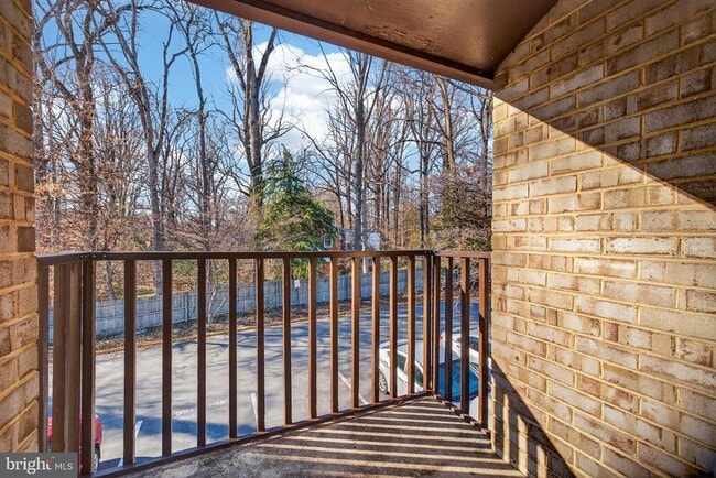 Building Photo - 9250 Three Oaks Dr