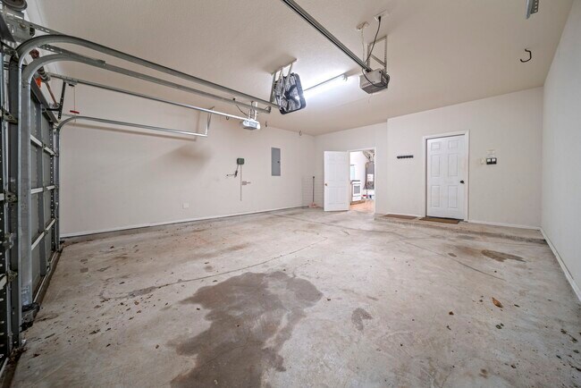 Building Photo - 8115 Spreadwing St