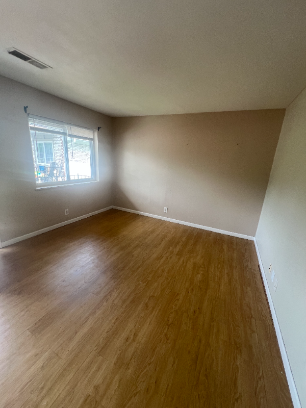 Building Photo - 1223 S Lincoln Park Dr
