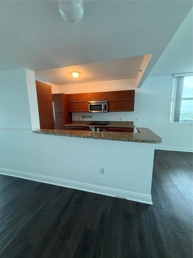 Building Photo - 2681 N Flamingo Rd