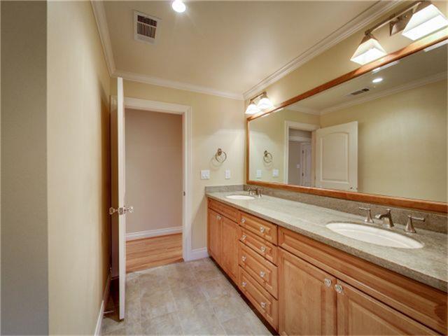 Building Photo - 4517 Tonawanda Dr