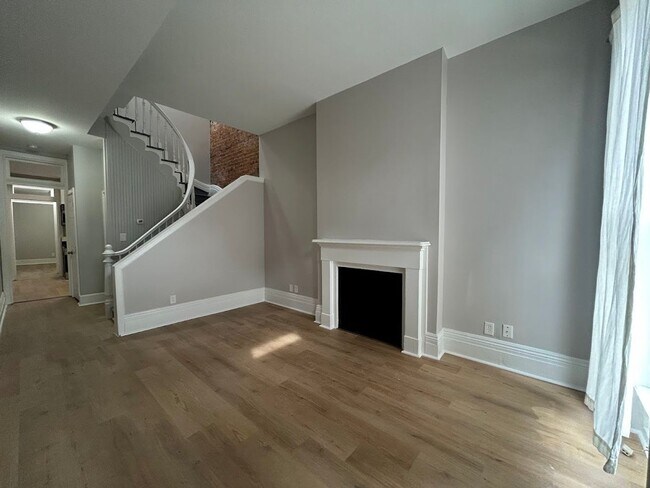 Interior Photo - 420 Chestnut St
