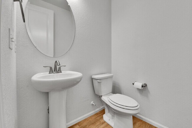 Building Photo - $4,850 - Spacious 5-Bed, 3.5 bath Home wit...