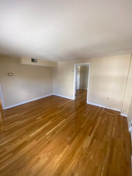 Building Photo - 382 Dorchester St