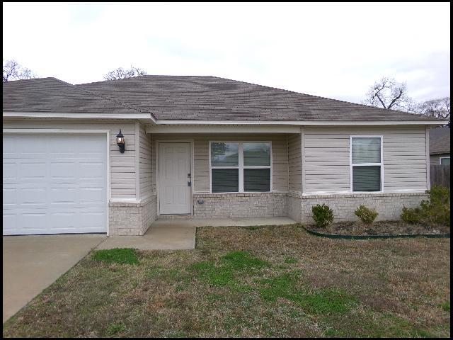 Building Photo - 10 Wisteria Dr