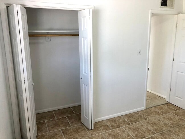 Building Photo - Cute 3 Bedroom Home on Large Fully Fenced Lot!