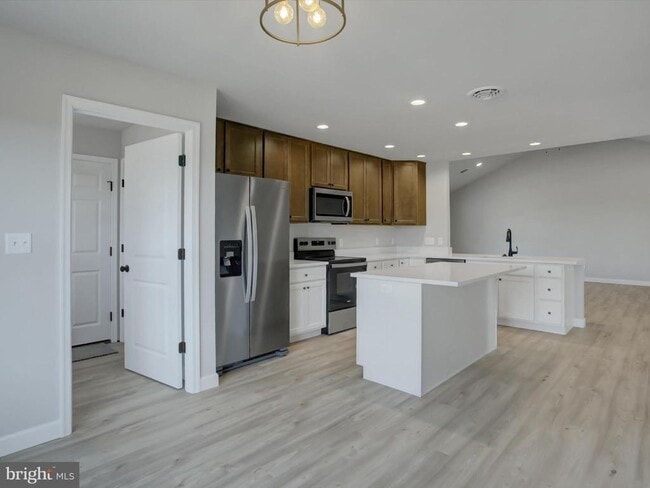 Building Photo - 828 Shadyside Dr