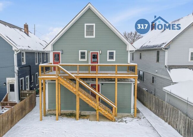 Building Photo - Modern Two Bedroom with Balcony in Holy Cross