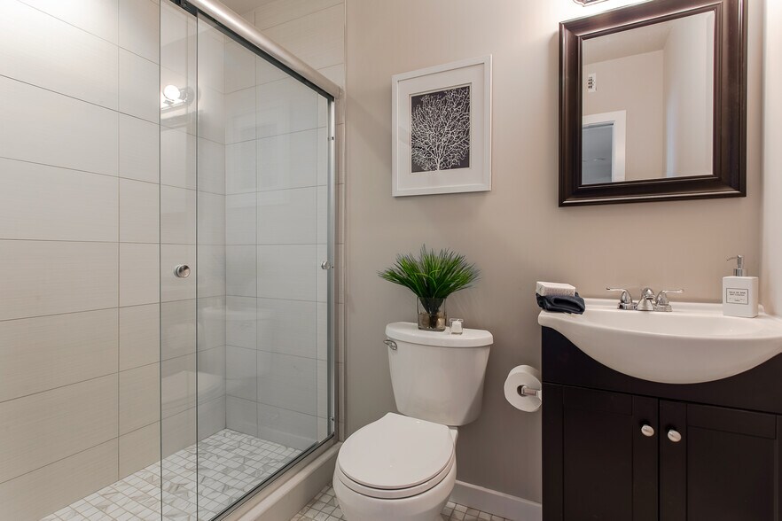 Building Photo - 820 Glenbrook Ave