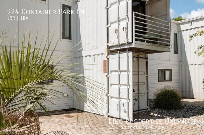 Building Photo - 924 Container Park Ln