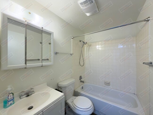 Building Photo - Ealges Nest Apartments