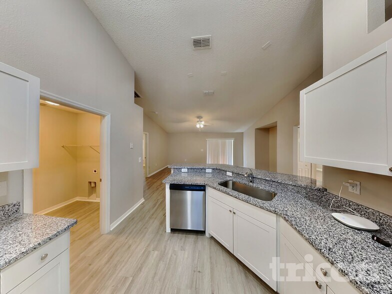 Building Photo - 102 Milton Pl