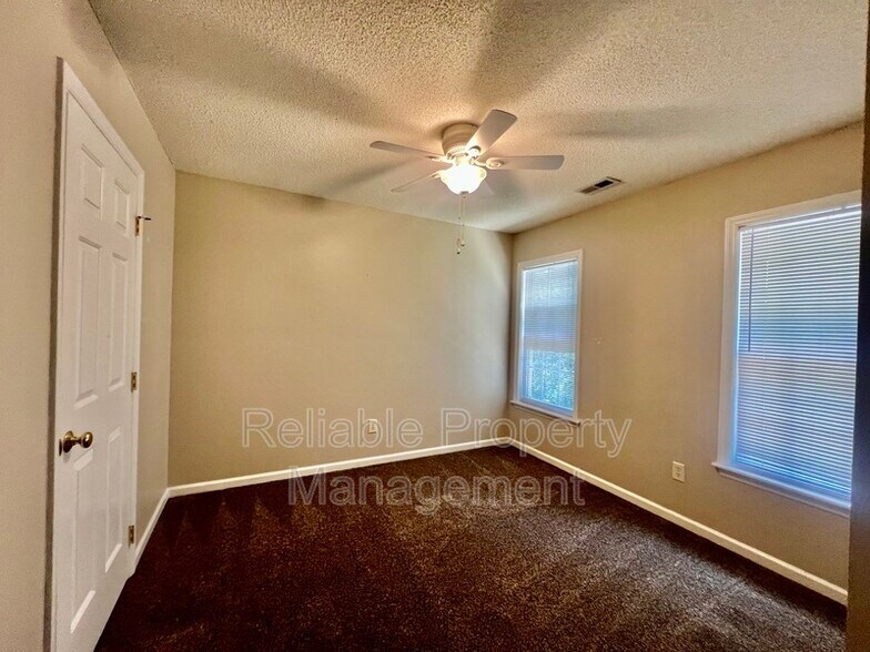 Building Photo - 143 Christine Dr