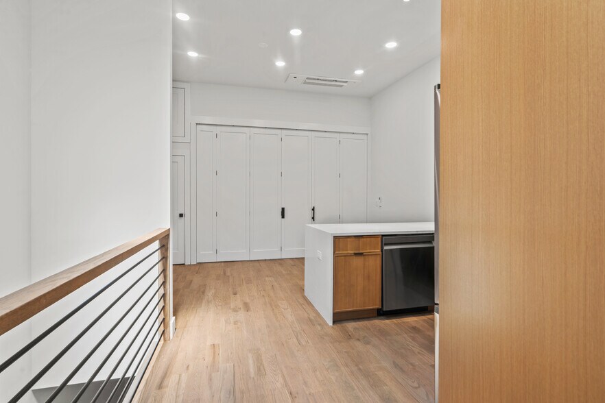 Building Photo - 41 47th St