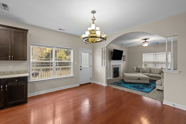 Building Photo - Dream Home Alert in Hampton!