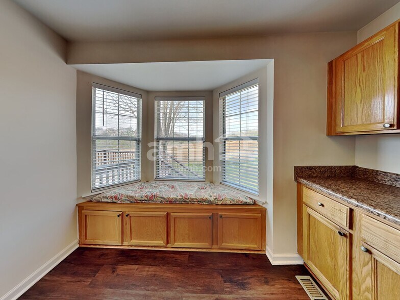 Building Photo - 6337 Willow Oak Dr