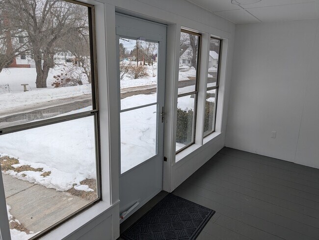 Building Photo - 116 Main St