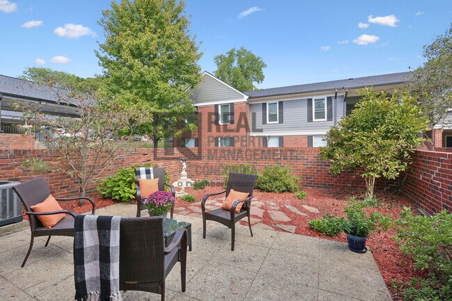 Building Photo - 5025 Hillsboro Pike