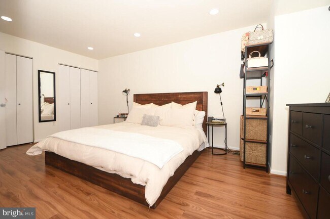 Building Photo - 7812 Briardale Terrace