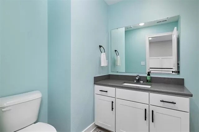 Upstairs full bath - 7345 Griffey St