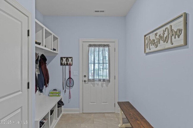 Building Photo - Welcome to this stunning 4-bedroom, 3.5-ba...